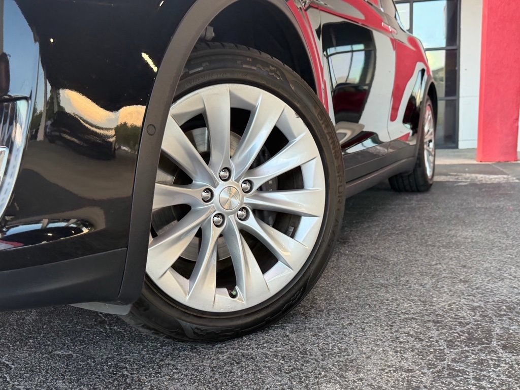 Used 2020 Tesla Model X Long Range AWD/4WD image 2