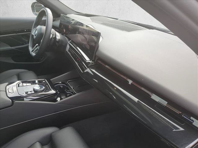 Used 2026 BMW 530i xDrive AWD/4WD image 24