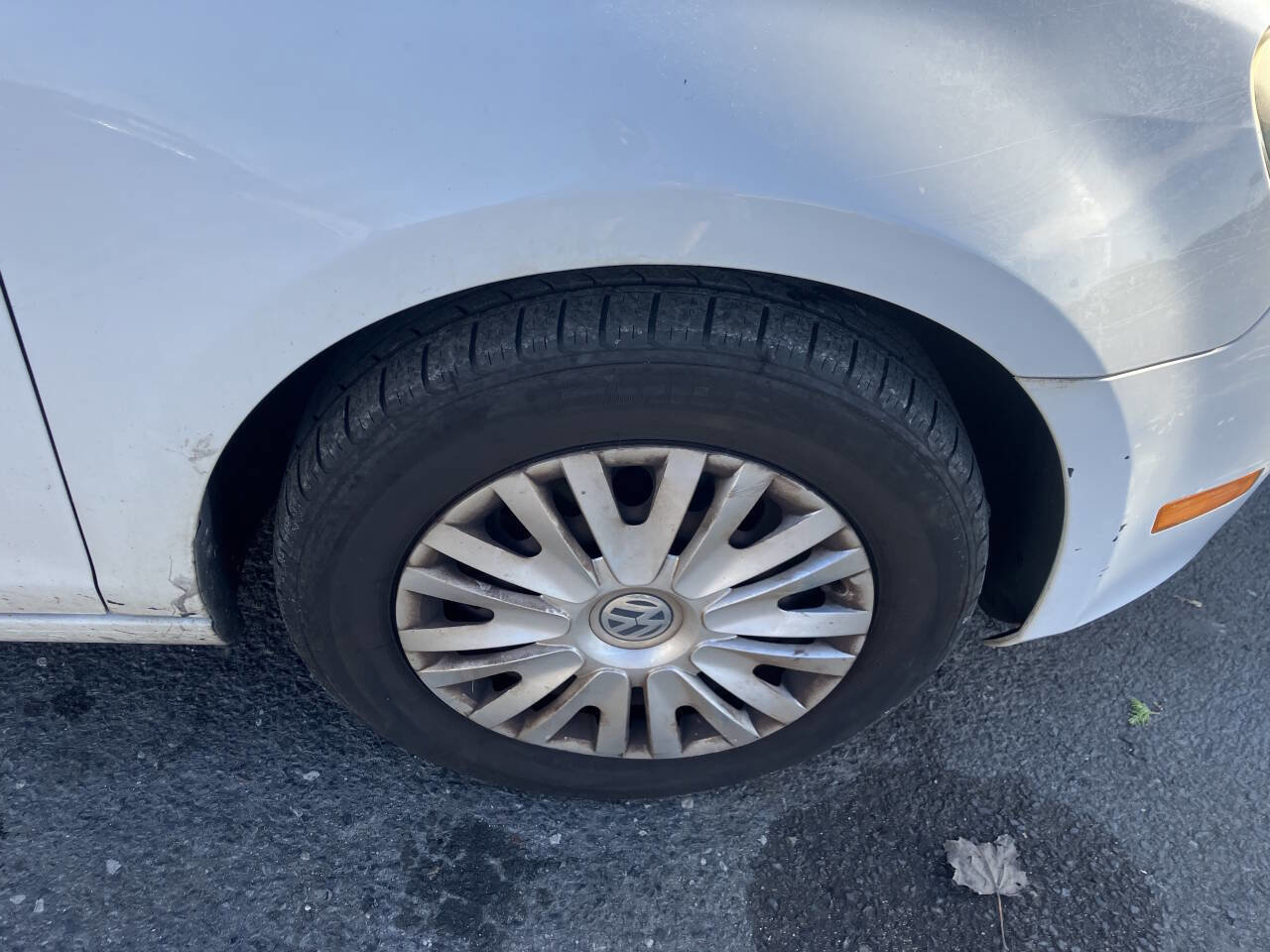 Used 2010 Volkswagen Golf 4-Door image 17