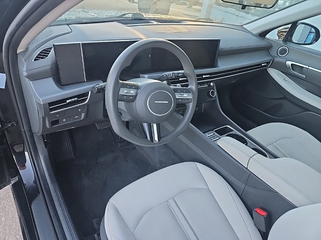 Used 2025 Hyundai Sonata SEL FWD image 10