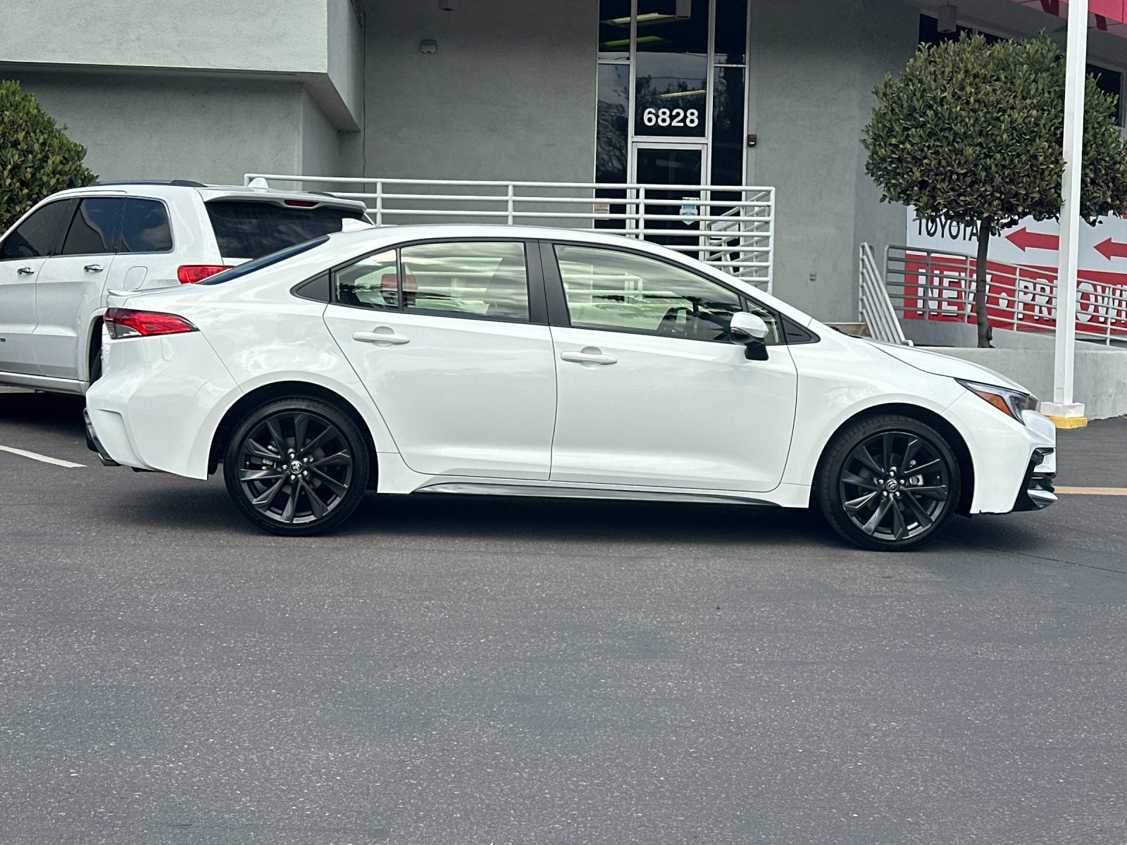 Used 2026 Toyota Corolla SE FWD image 6