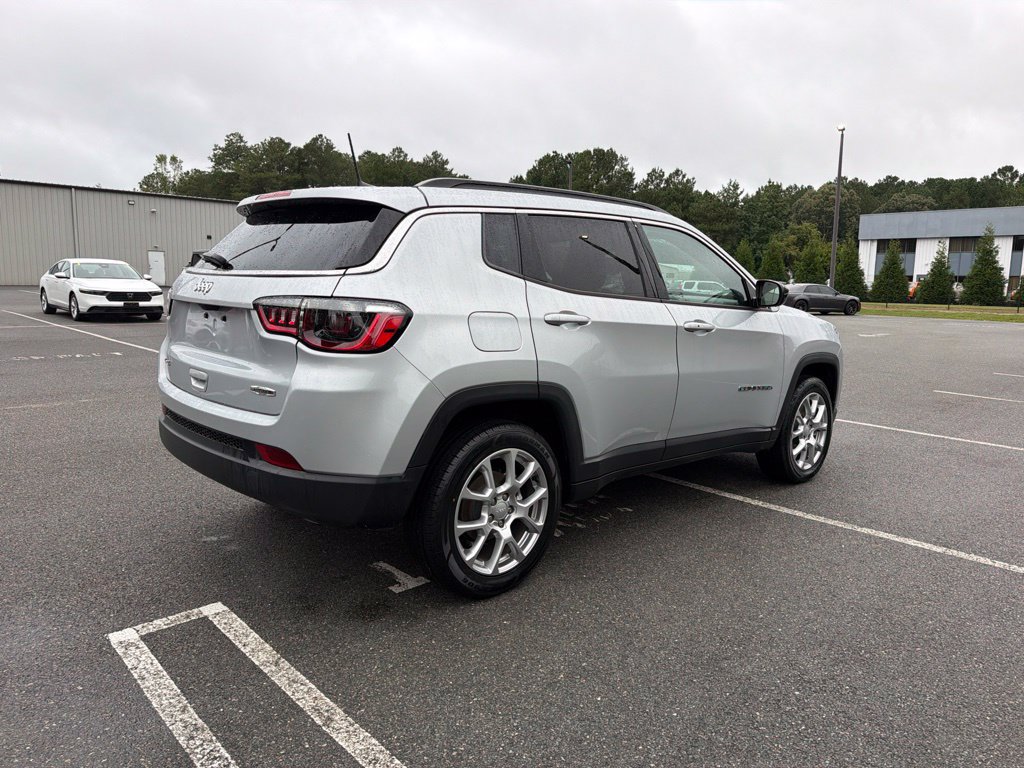 Certified 2024 Jeep Compass Latitude AWD/4WD image 5