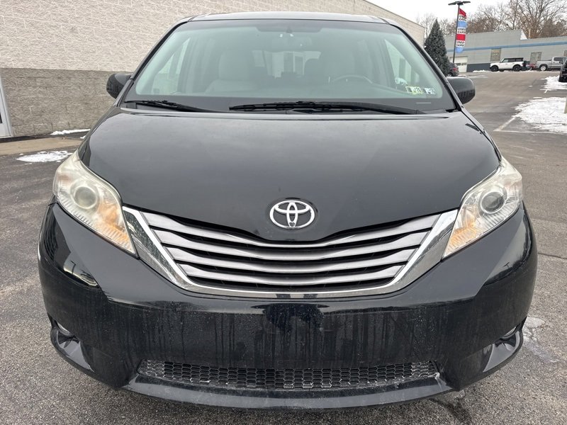 Used 2017 Toyota Sienna XLE image 8