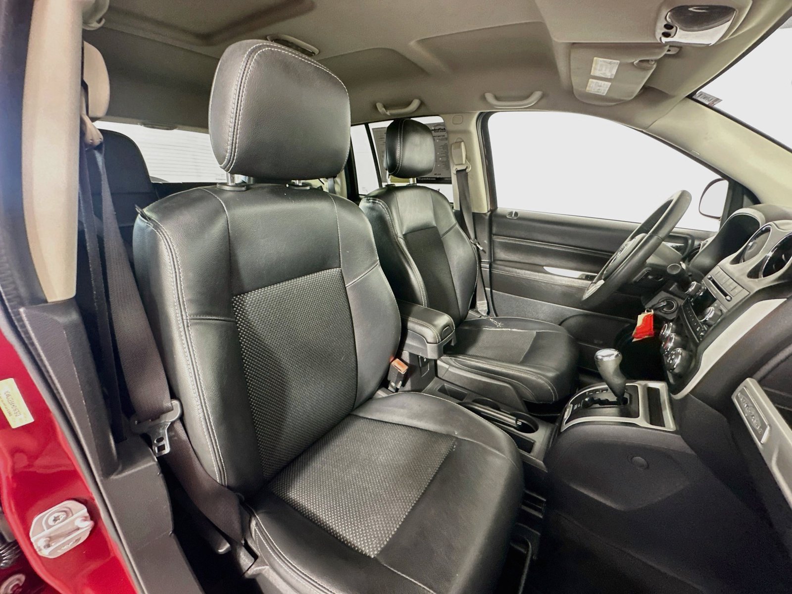 Used 2017 Jeep Compass Latitude FWD image 24