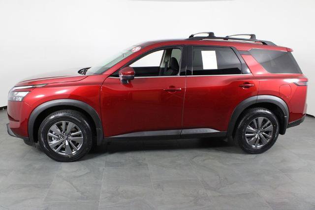 Certified 2024 Nissan Pathfinder SV w/ Black Appearance Package FWD image 14