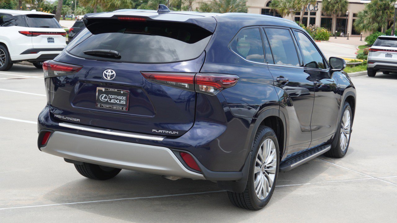 Used 2024 Toyota Highlander Platinum FWD image 6