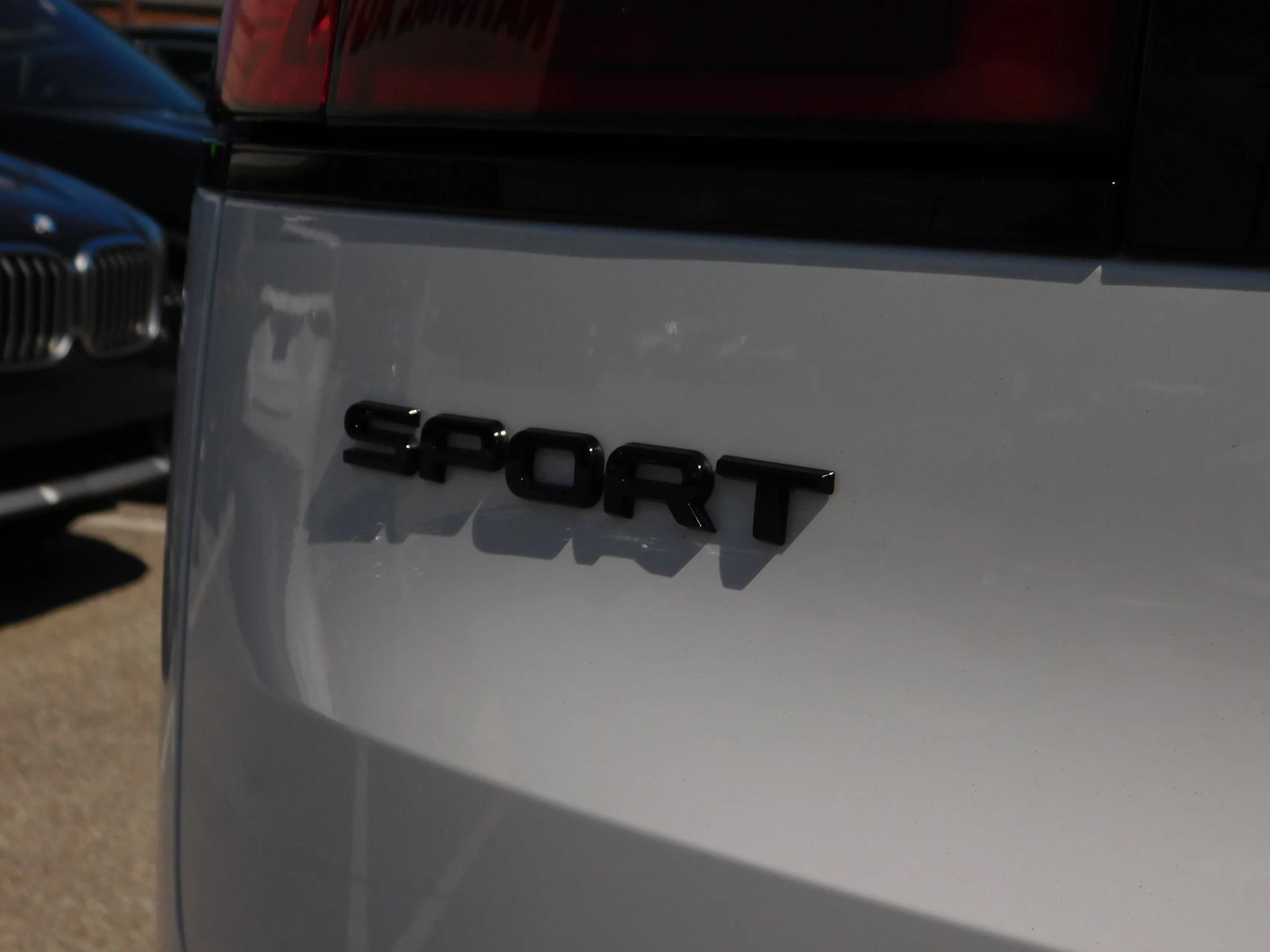 Used 2025 Land Rover Range Rover Sport SE AWD/4WD image 6