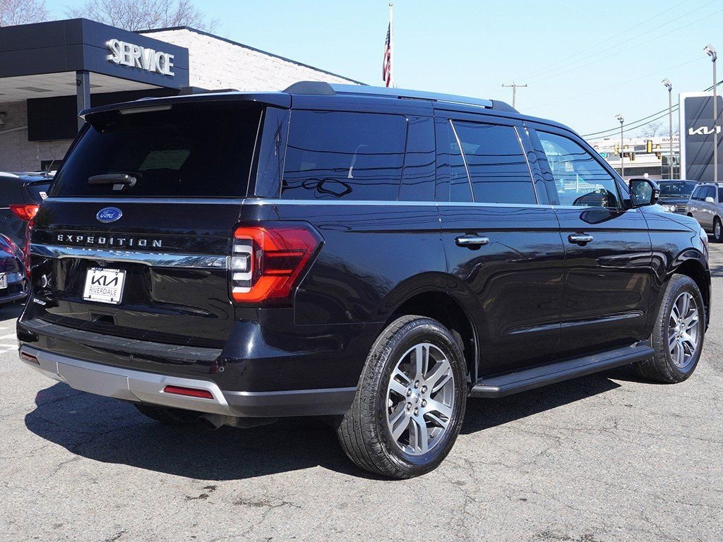 Used 2024 Ford Expedition Limited image 13