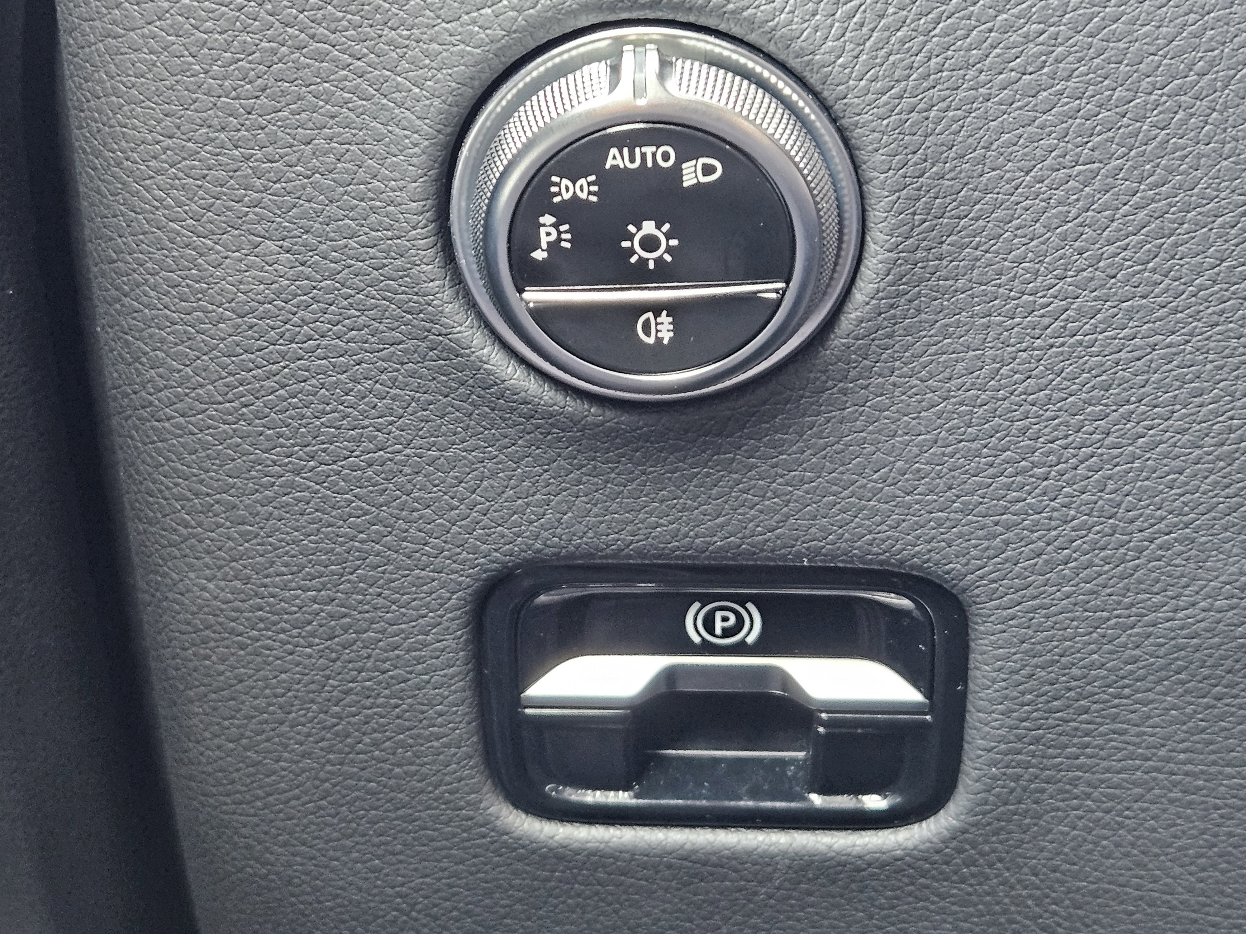 Used 2025 Mercedes-Benz GLC 43 AMG 4MATIC image 23