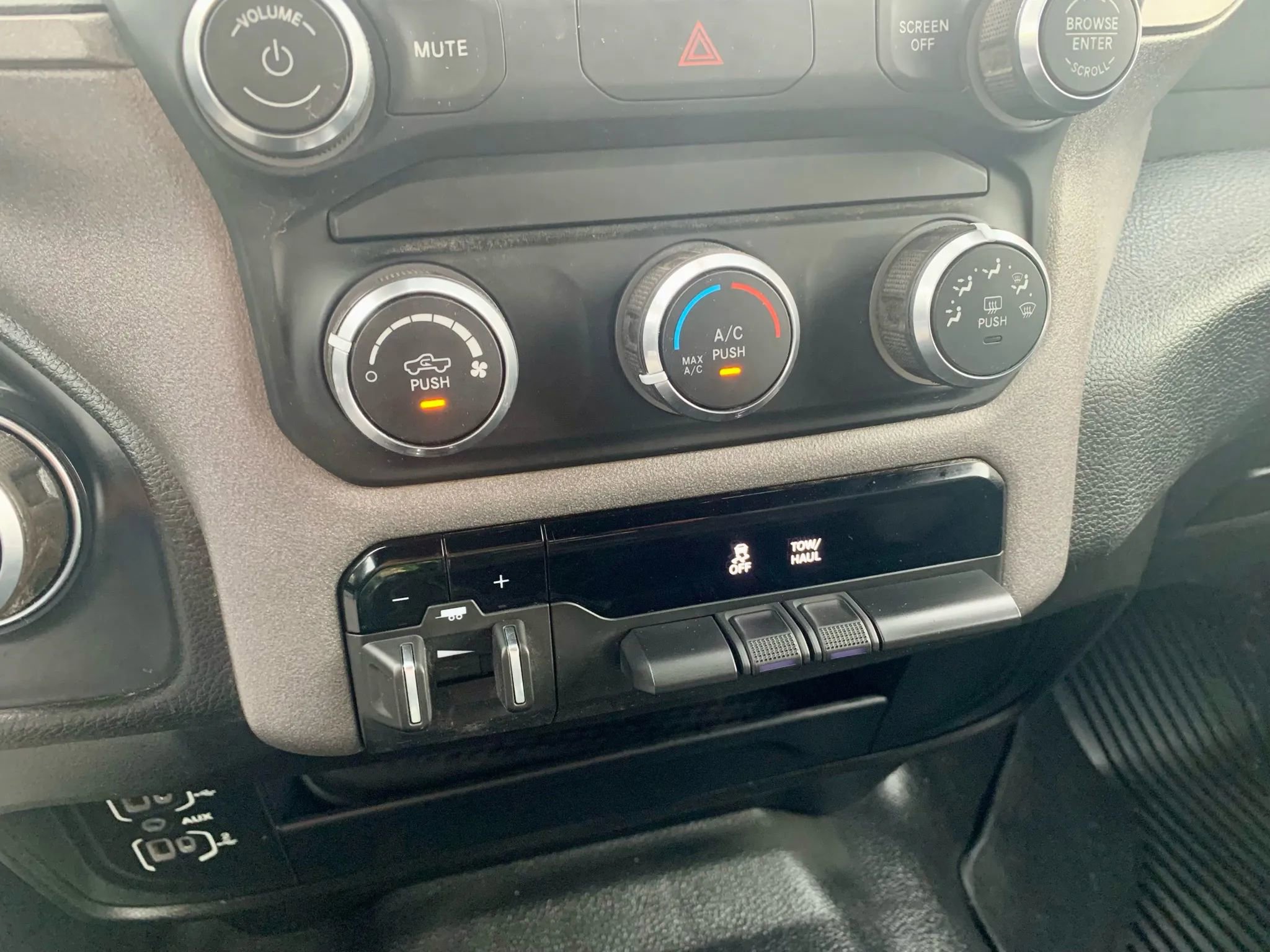 Used 2022 RAM 2500 Tradesman w/ Chrome Appearance Group image 19