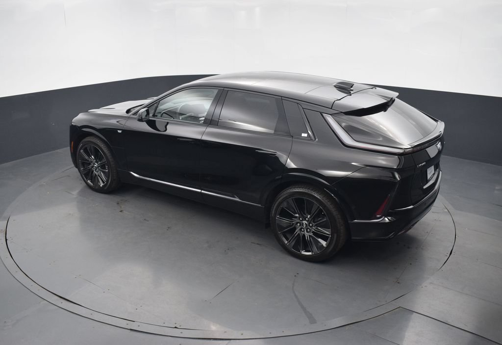 New 2026 Cadillac Lyriq Signature Sport w/ LPO, Floor Liner Package AWD/4WD image 41