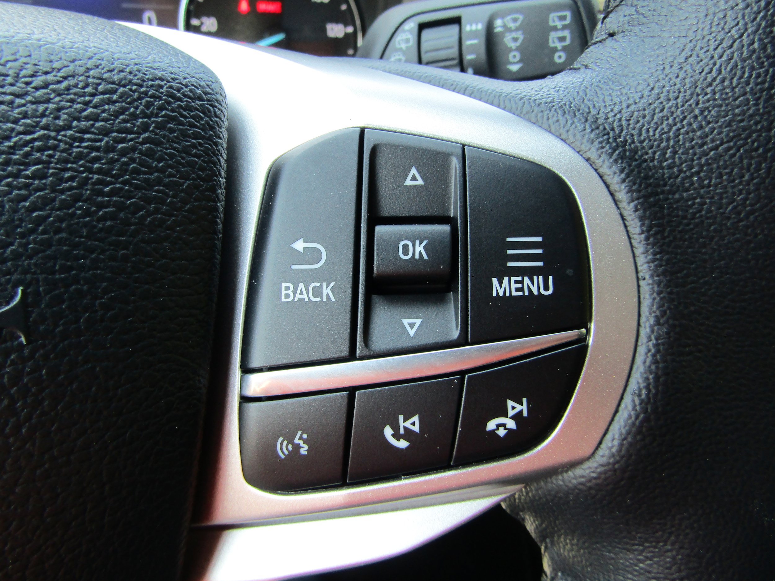Used 2024 Ford Explorer XLT w/ Equipment Group 202A AWD/4WD image 29