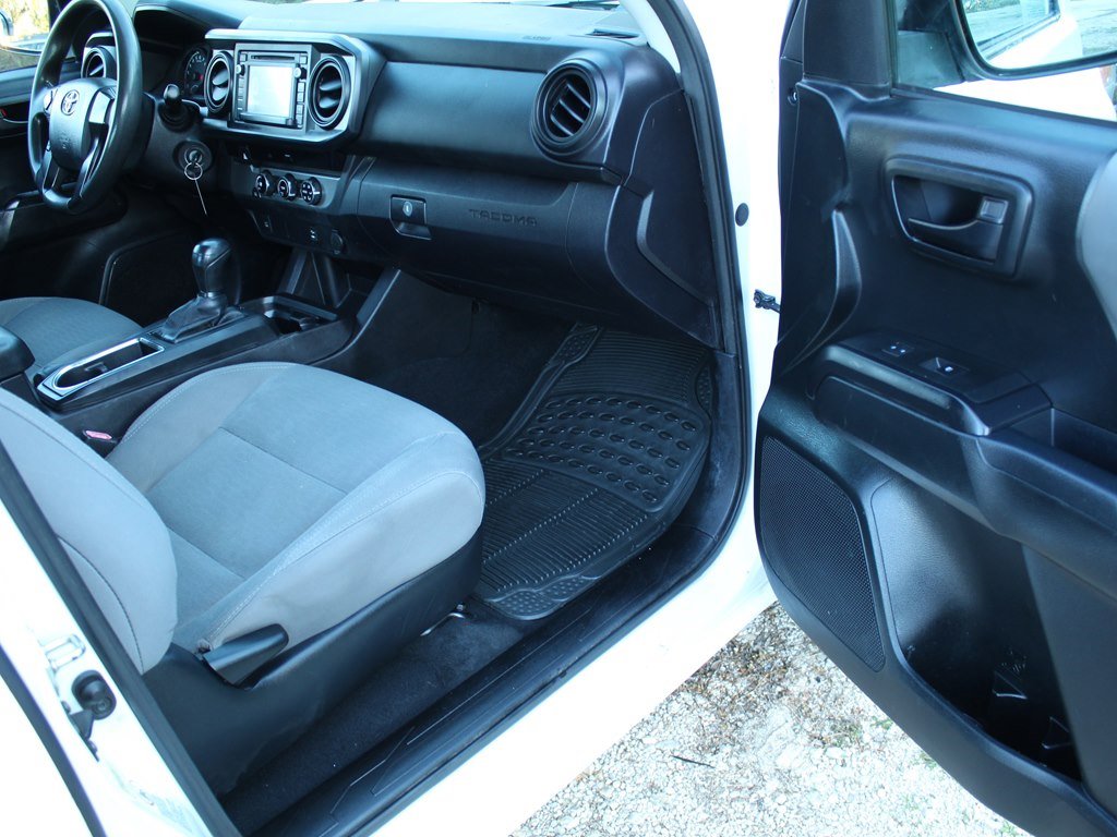 Used 2016 Toyota Tacoma SR image 18