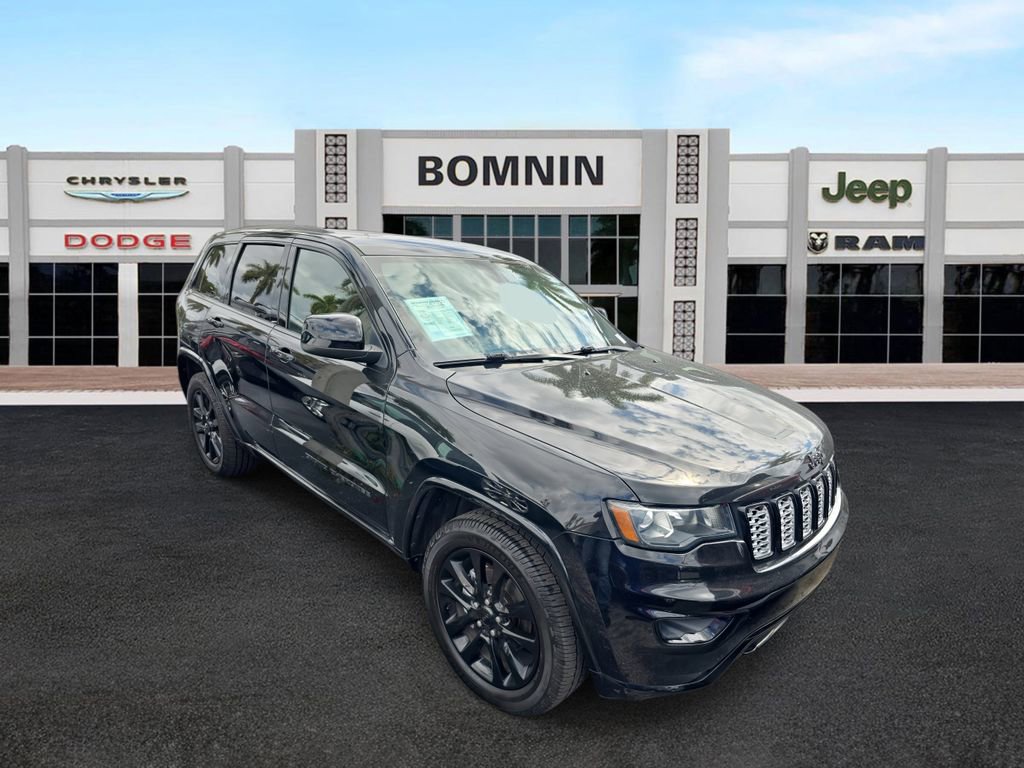 Used 2018 Jeep Grand Cherokee Altitude RWD image 2