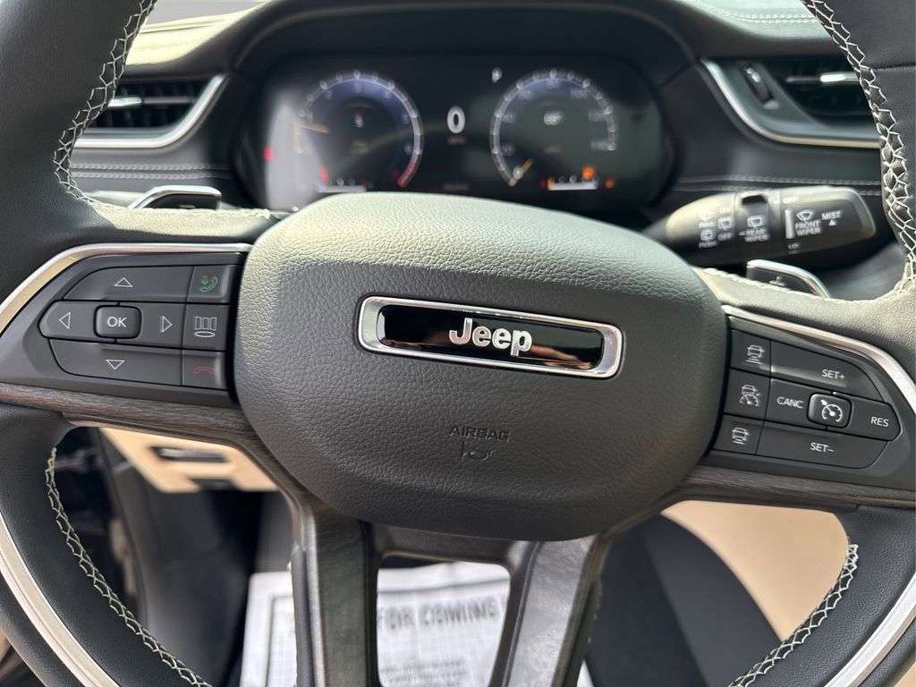 Used 2025 Jeep Grand Cherokee L Limited w/ Luxury Tech Group II image 26