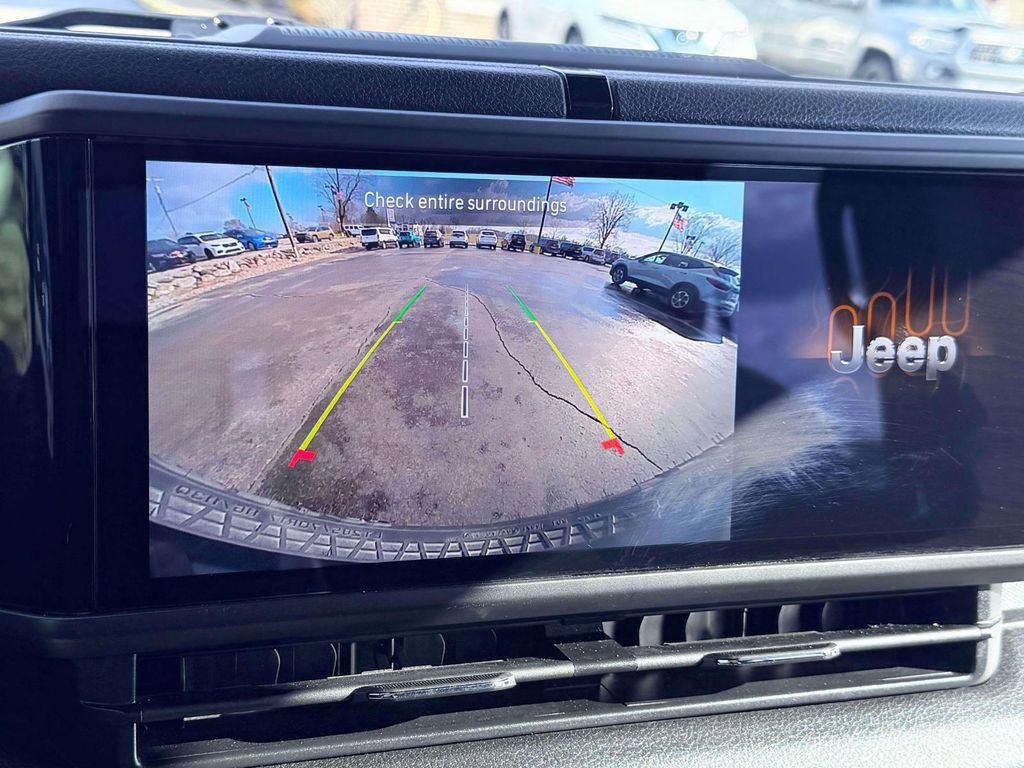 Used 2025 Jeep Wrangler Willys AWD/4WD image 21