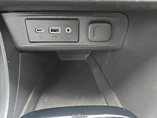 Used 2023 Buick Encore GX Select image 30