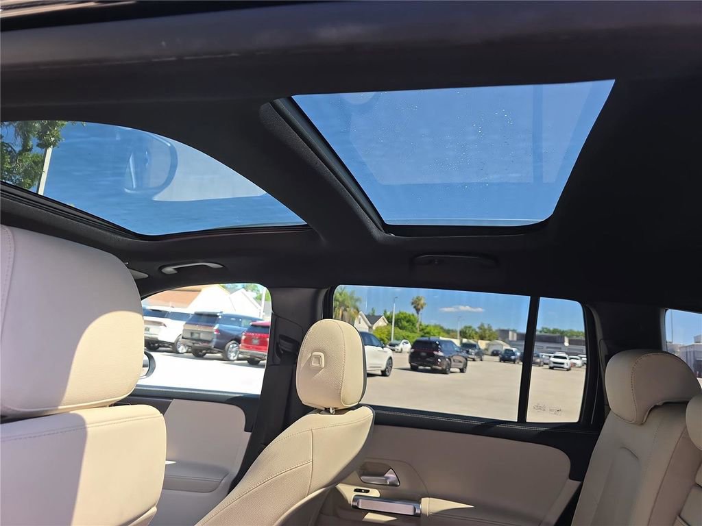 Used 2022 Mercedes-Benz GLB 250 image 22