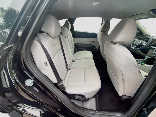 Used 2025 Hyundai Tucson SE FWD image 26