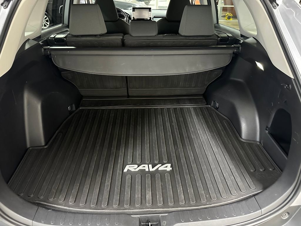 Used 2022 Toyota RAV4 XLE image 37
