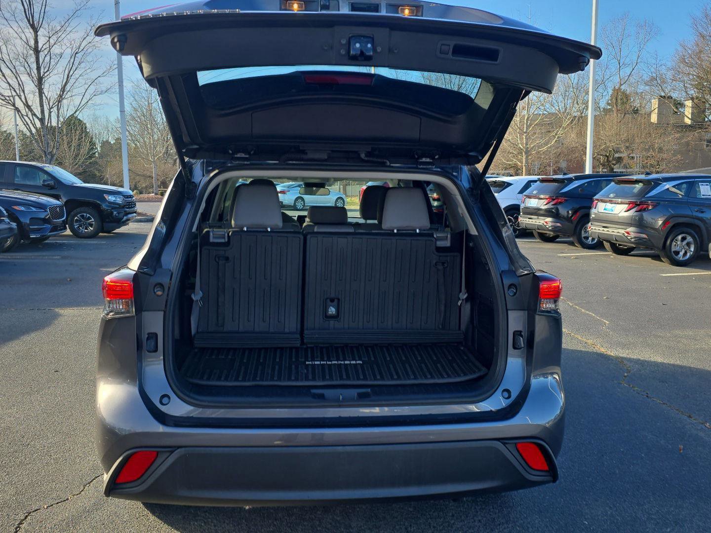 Used 2022 Toyota Highlander L image 7