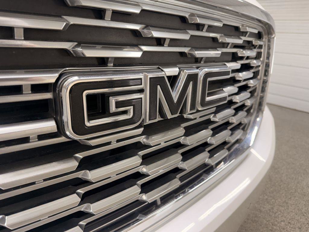 Used 2019 GMC Yukon XL Denali w/ Denali Ultimate Package image 3