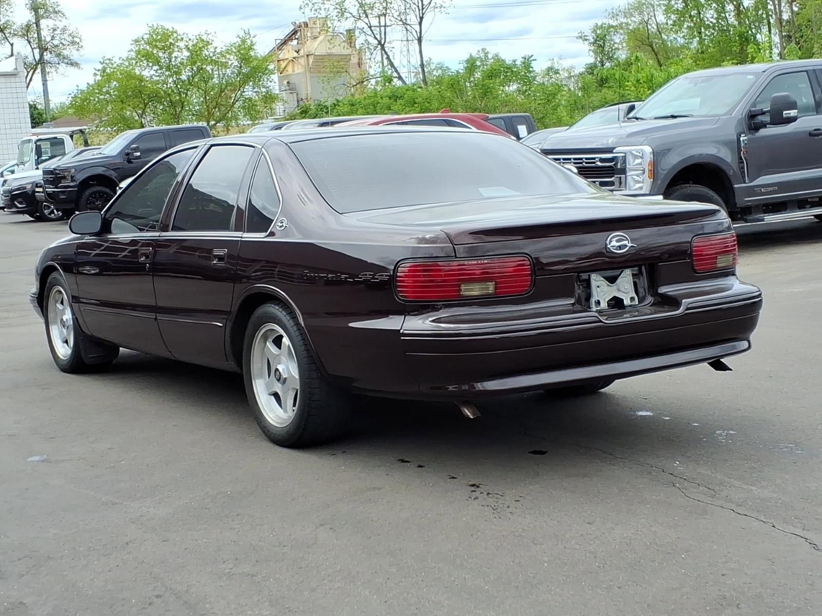 Used 1996 Chevrolet Impala SS RWD image 3