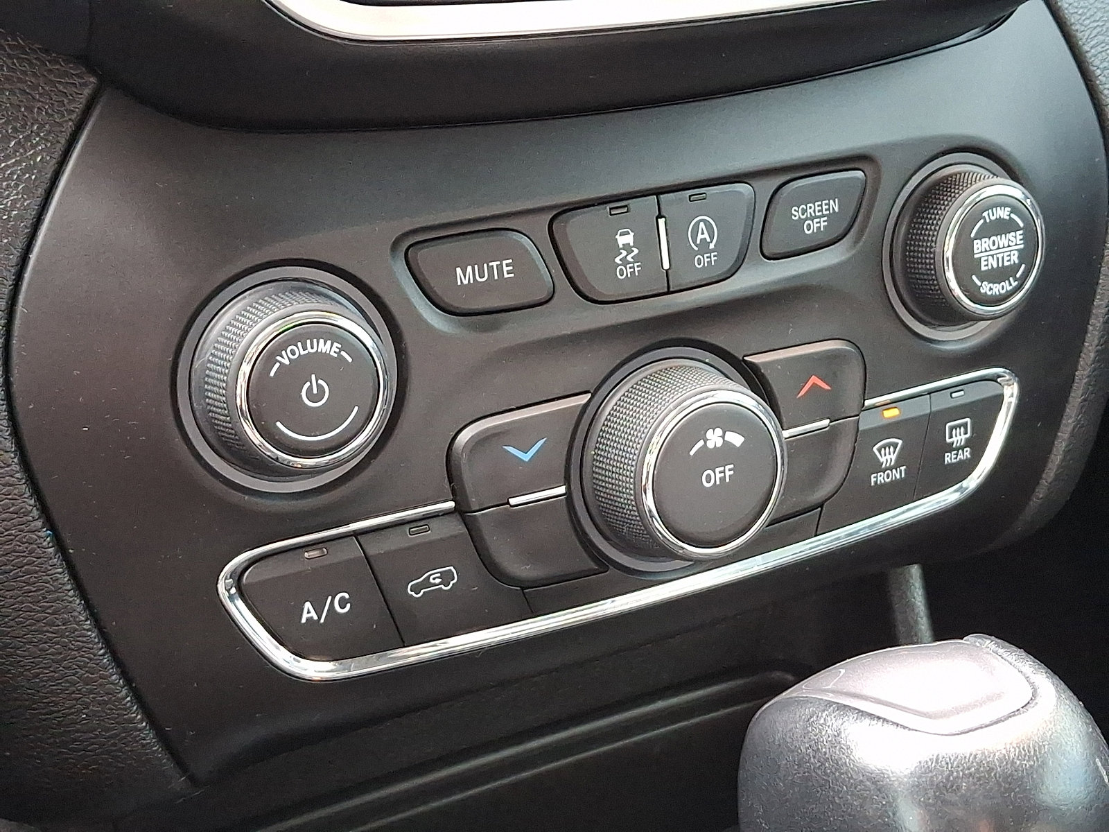 Certified 2019 Jeep Cherokee Latitude Plus image 16