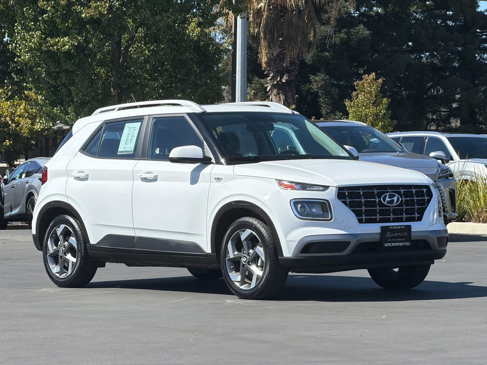 Used 2025 Hyundai Venue SEL FWD image 5