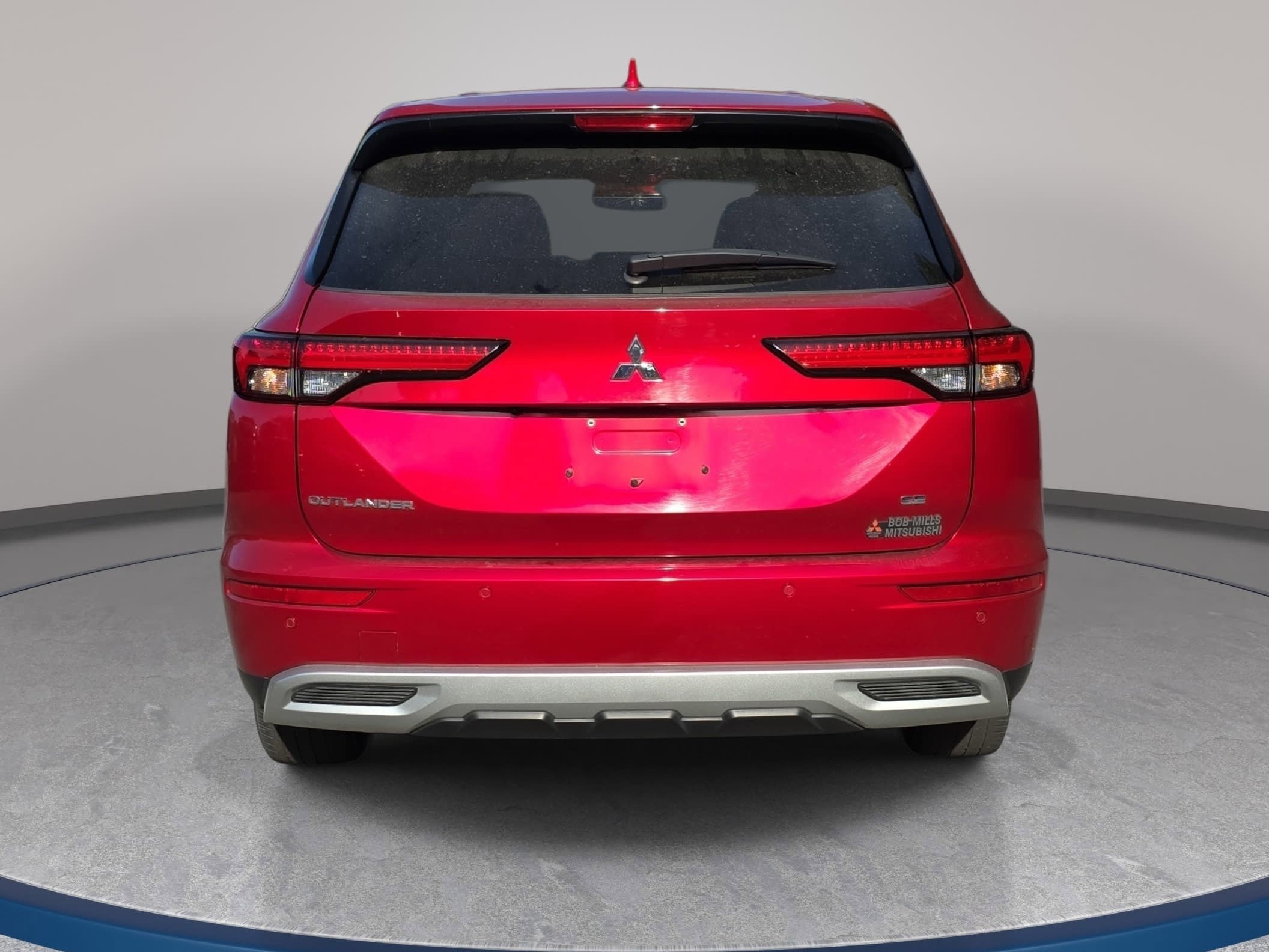 Used 2023 Mitsubishi Outlander SE image 2