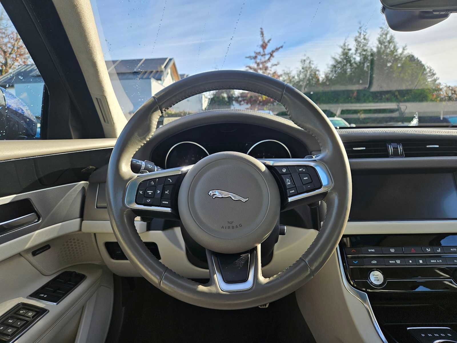 Used 2019 Jaguar XF Prestige image 44