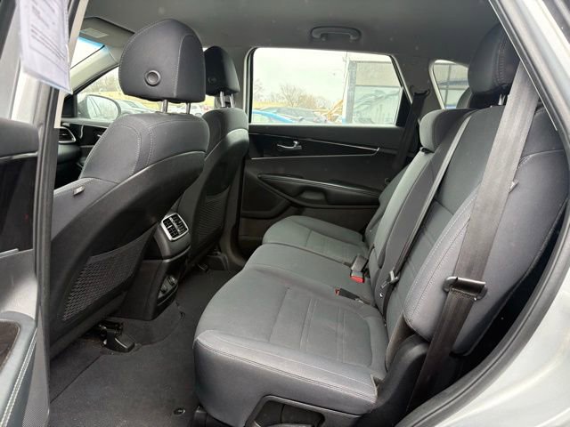 Used 2018 Kia Sorento LX image 9