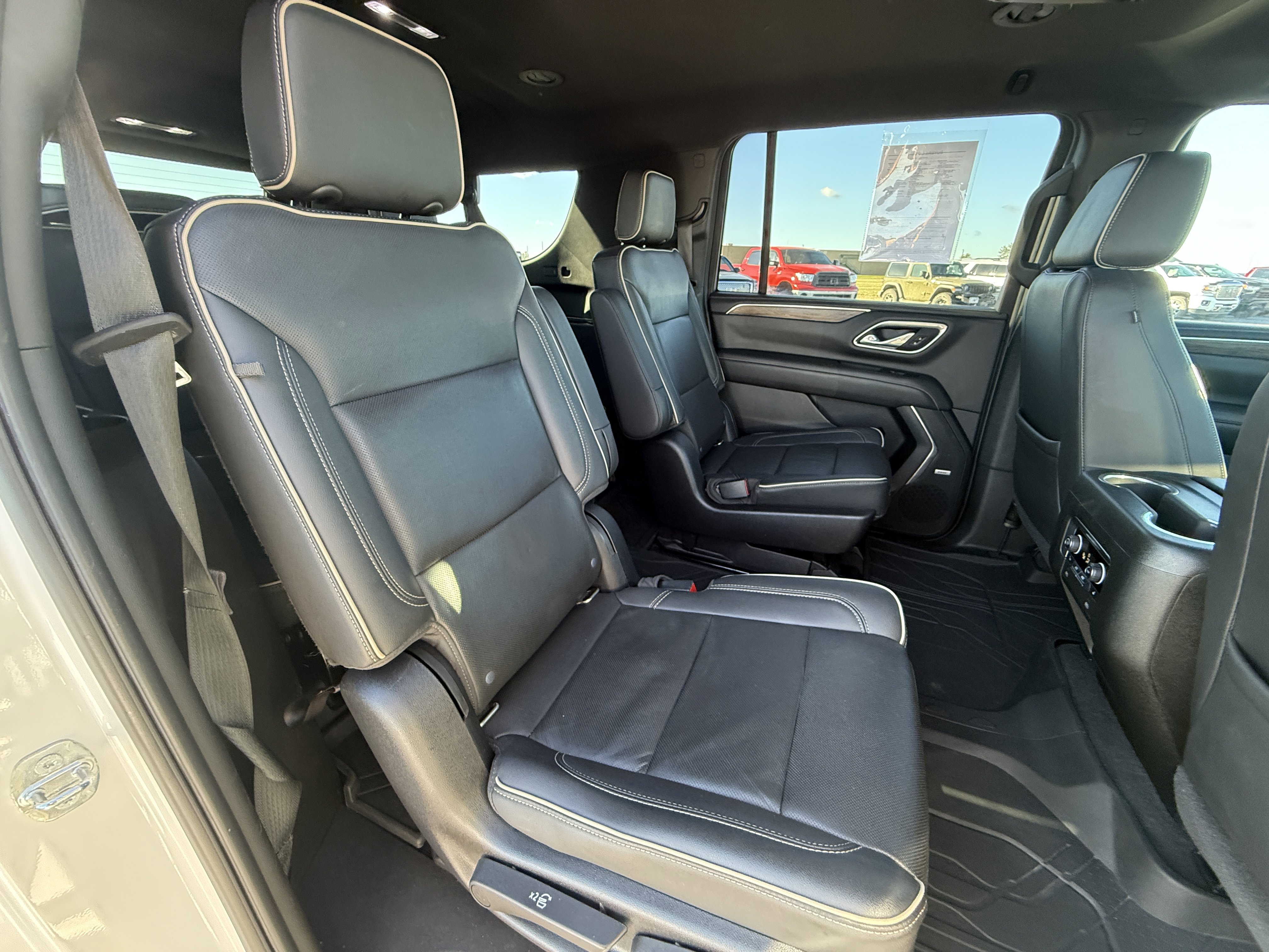 Used 2021 Chevrolet Suburban Premier image 14