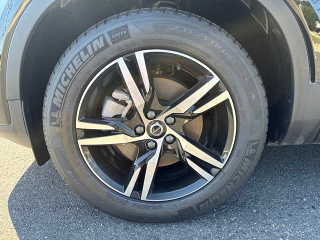 Certified 2025 Volvo XC40 B5 Core AWD/4WD image 9