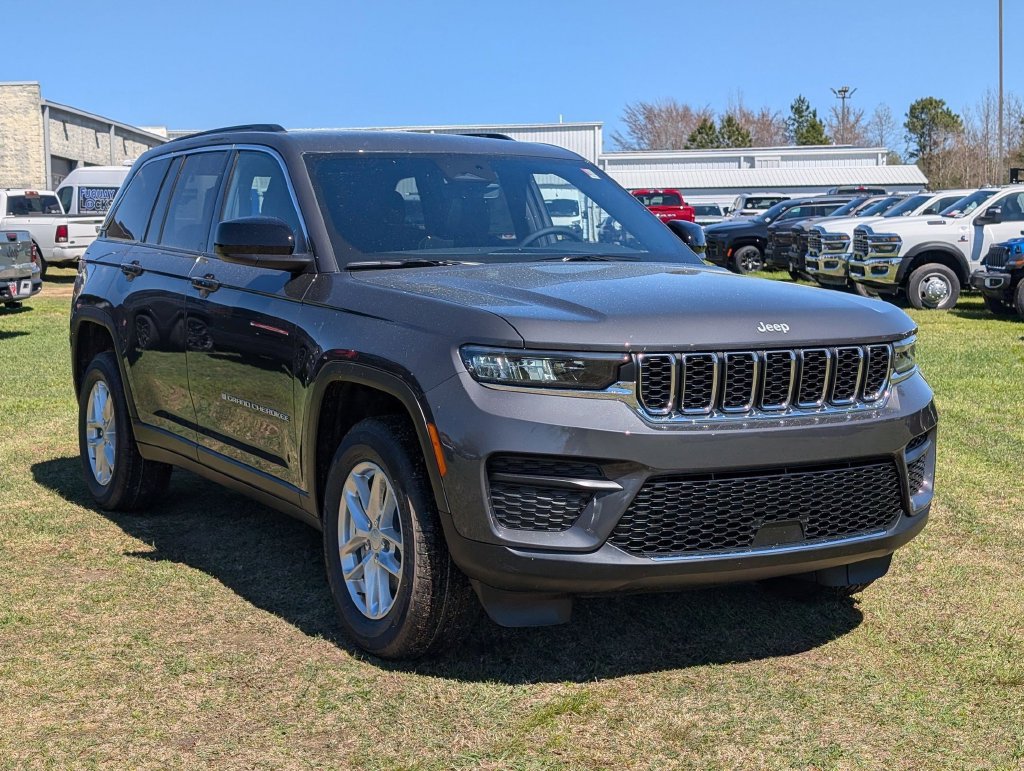 New 2026 Jeep Grand Cherokee Laredo X AWD/4WD image 2