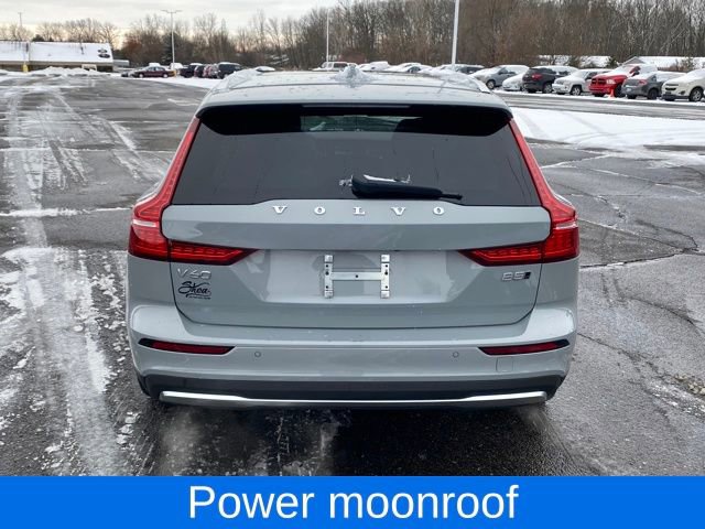 Used 2025 Volvo V60 B5 Cross Country Plus image 5