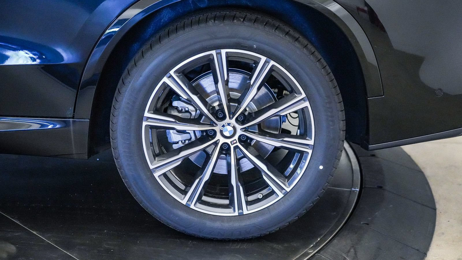 New 2026 BMW X5 xDrive40i w/ M Sport Package AWD/4WD image 11