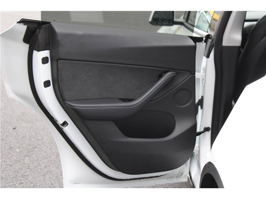Used 2020 Tesla Model Y Long Range image 12