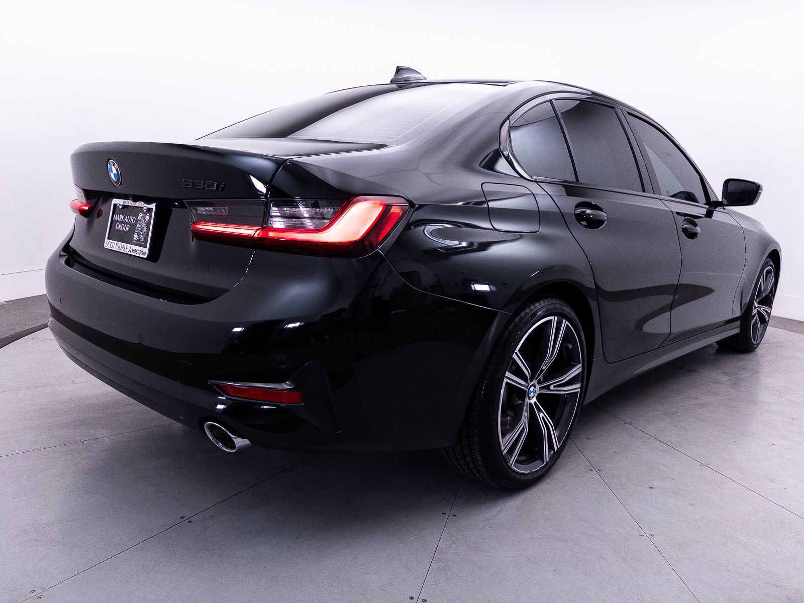 Used 2022 BMW 330i Sedan w/ Premium Package 2 RWD image 18
