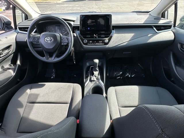 Used 2025 Toyota Corolla LE image 31