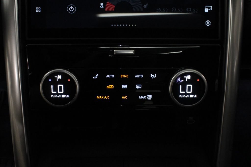 Used 2025 Land Rover Discovery S AWD/4WD image 25