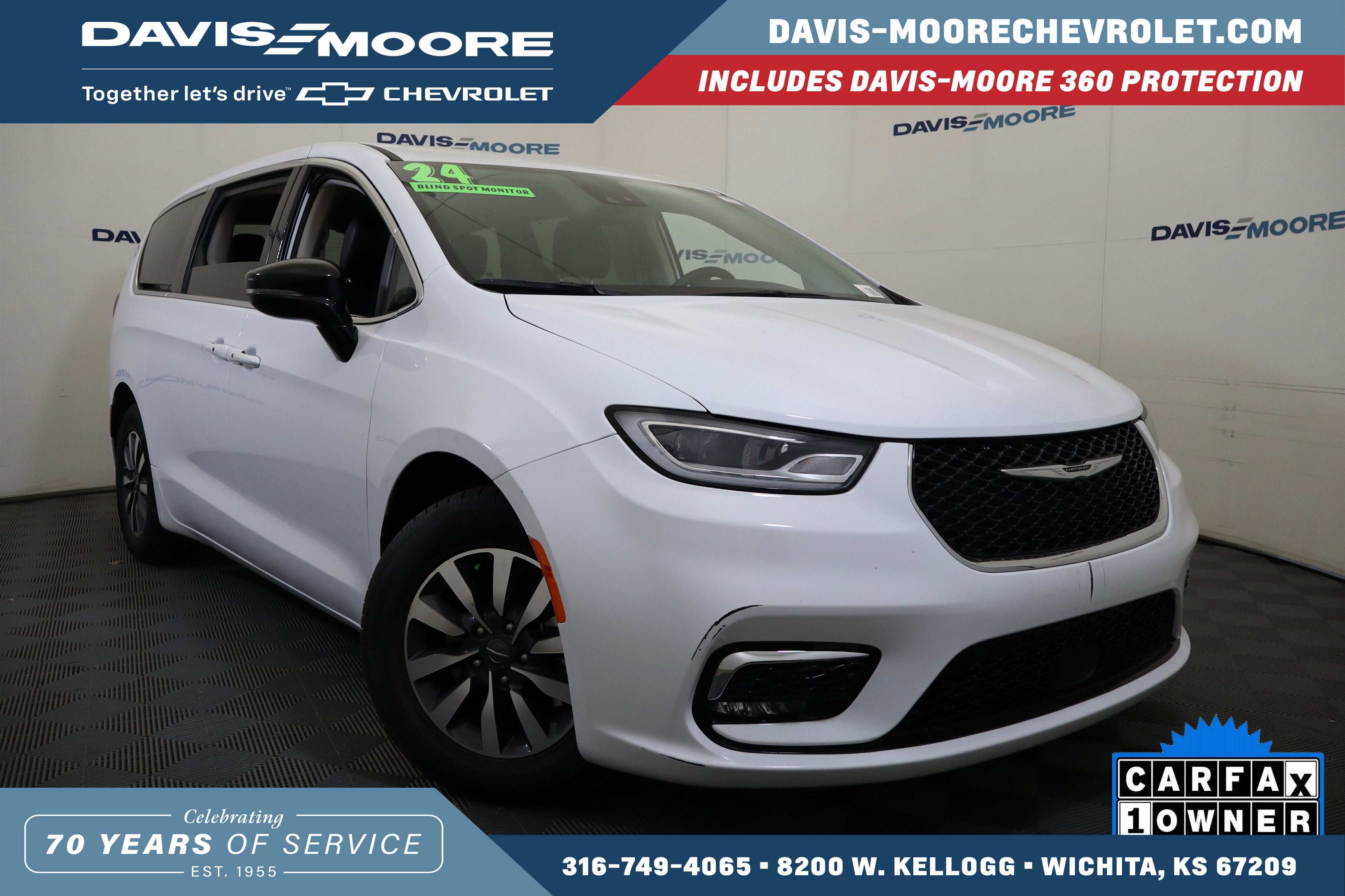 Used 2024 Chrysler Pacifica Select image 1