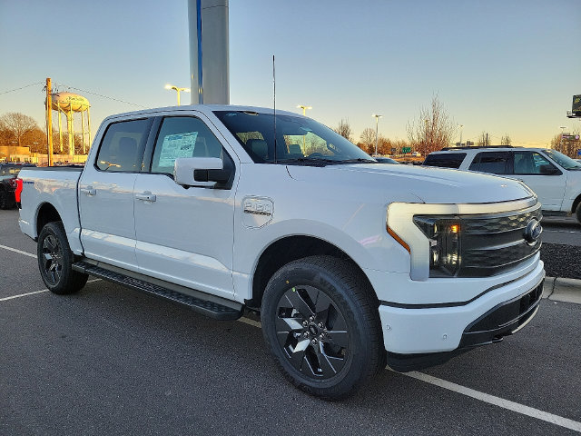 New 2023 Ford F150 Lightning 4x4 SuperCrew image 2