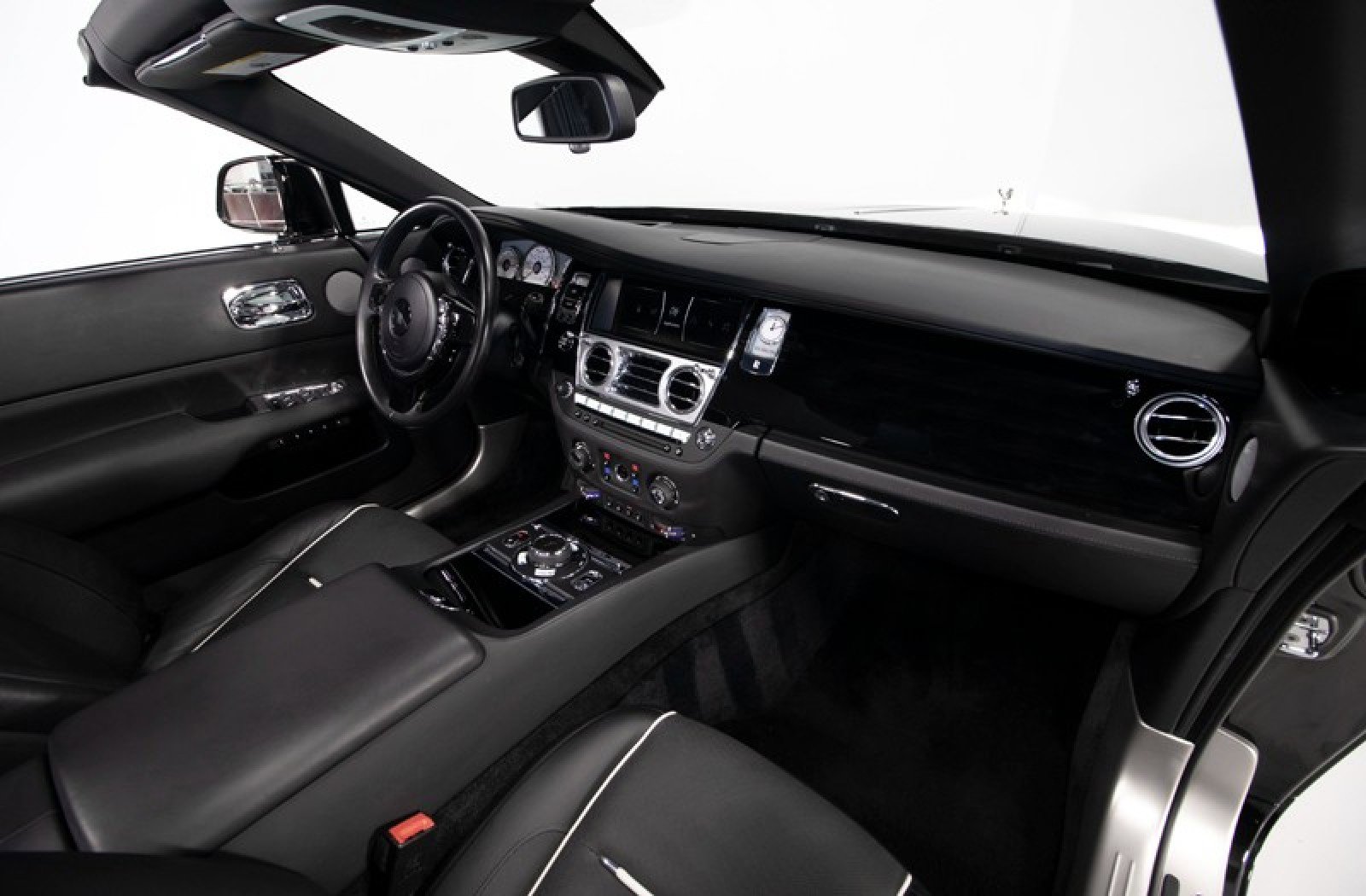 Used 2018 Rolls-Royce Dawn image 46
