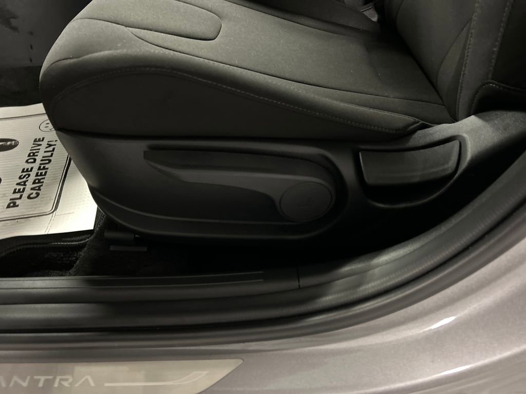 Used 2025 Hyundai Elantra Sport image 11