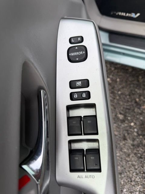 Used 2017 Toyota Prius V Three w/ Carpet Mat Package FWD image 16