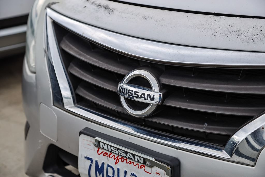 Used 2015 Nissan Versa SV FWD image 3