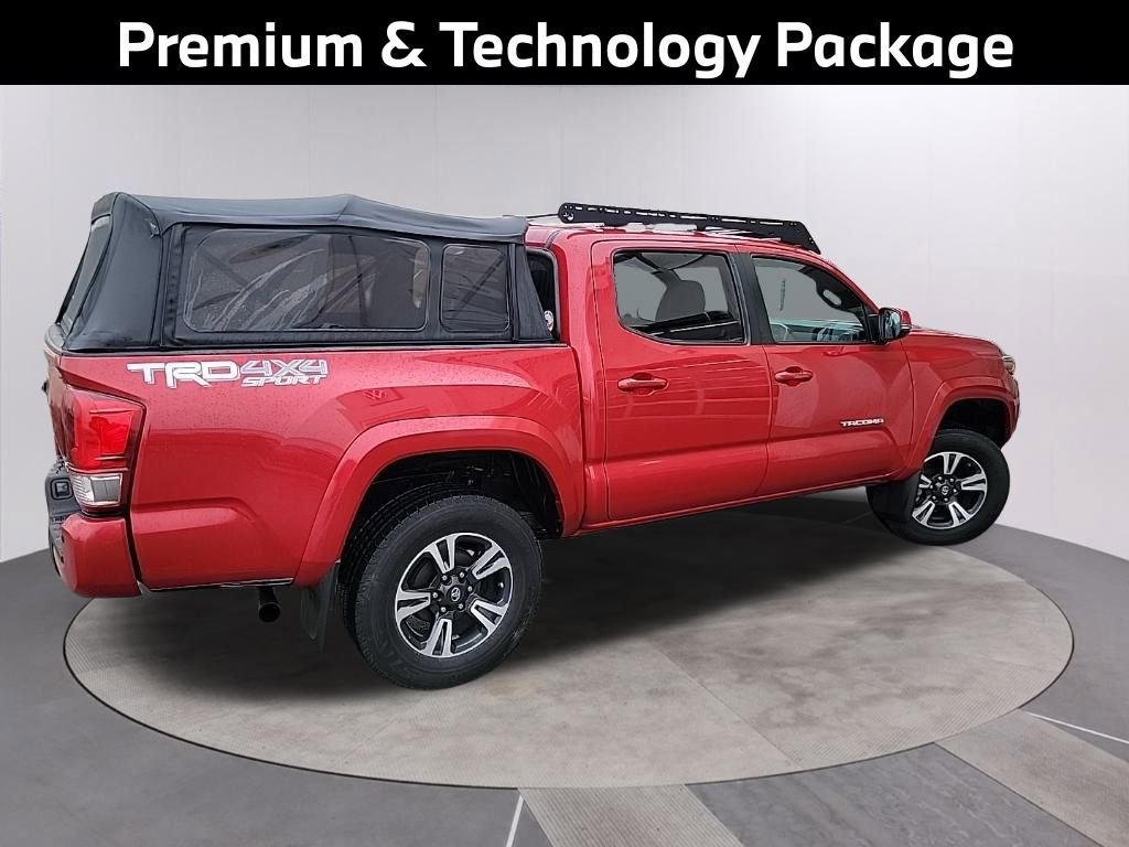 Used 2016 Toyota Tacoma TRD Sport image 3