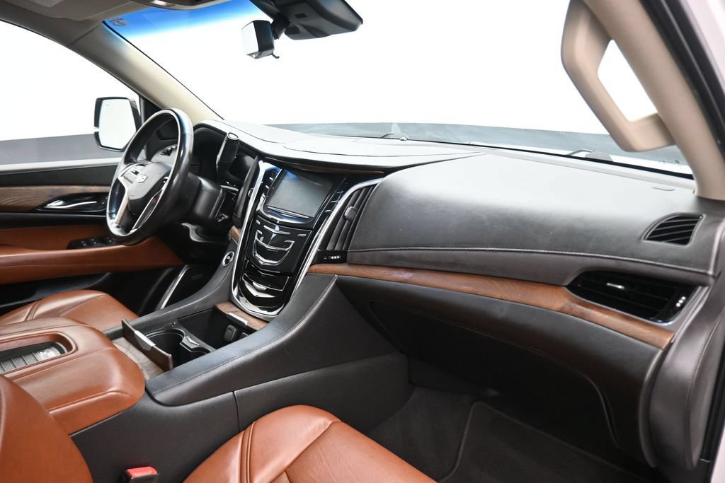 Used 2019 Cadillac Escalade ESV Luxury AWD/4WD image 55