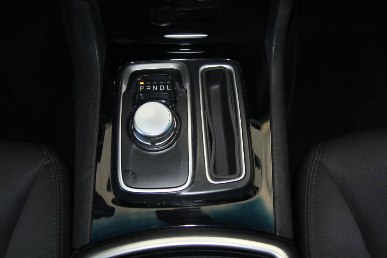 Used 2023 Chrysler 300 Touring w/ Sport Appearance Package RWD image 18